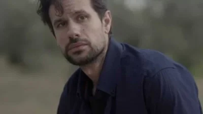 Σασμός: «Συγγνώμη ρε Πέτρο!» - "Παρέλυσε" το Twitter με την ερμηνεία του Αυγουστίδη