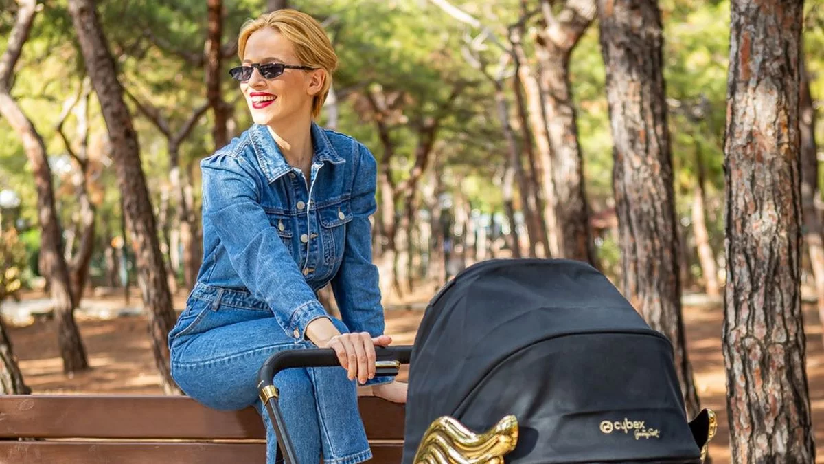 Η Νάντια Μπουλέ αντλεί γάλα για την κόρη της από το καμαρίνι - Η συγκλονιστική φωτογραφία