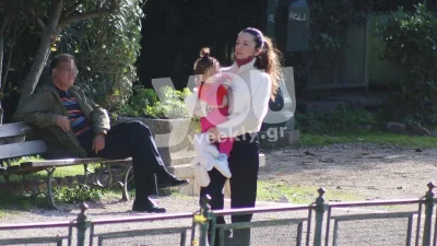 «Με τέτοιο ντύσιμο και τον λεκέ...» - Η ξεκαρδιστική ανάρτηση της Νικολέττας Ράλλη με την κόρη της