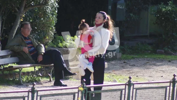 «Με τέτοιο ντύσιμο και τον λεκέ...» - Η ξεκαρδιστική ανάρτηση της Νικολέττας Ράλλη με την κόρη της