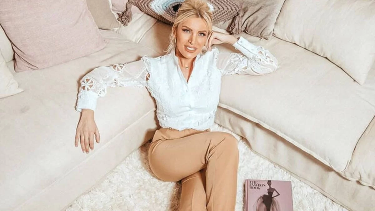 Γεμάτο φωτιστικά και κεριά - Νέες φωτογραφίες από το σπίτι της Κατερίνας Καινούργιου στο Κολωνάκι