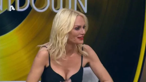 Chart Show: Αποθεώθηκε από τους χρήστες του Twitter η Έλενα Χριστοπούλου