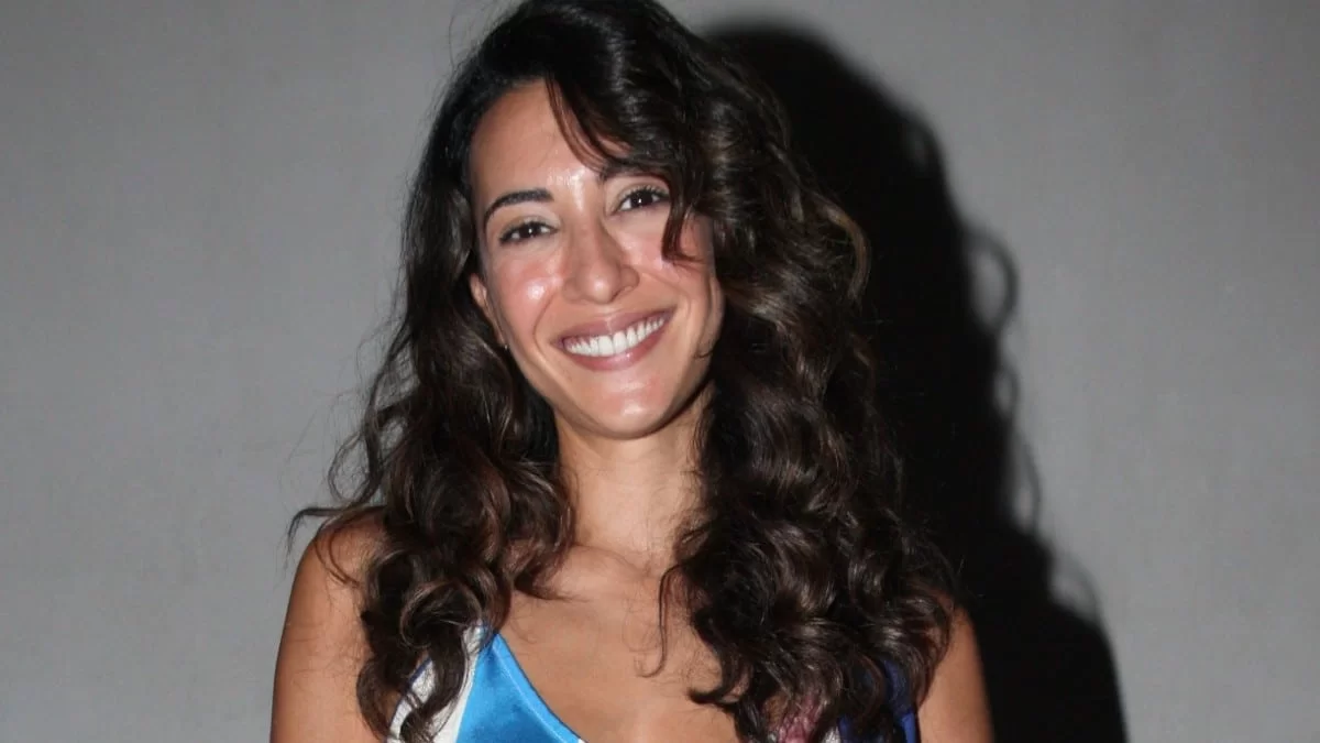 Τις περνάς για αδερφές - Κούκλα και ξανθιά η μητέρα της Ευγενίας Σαμαρά