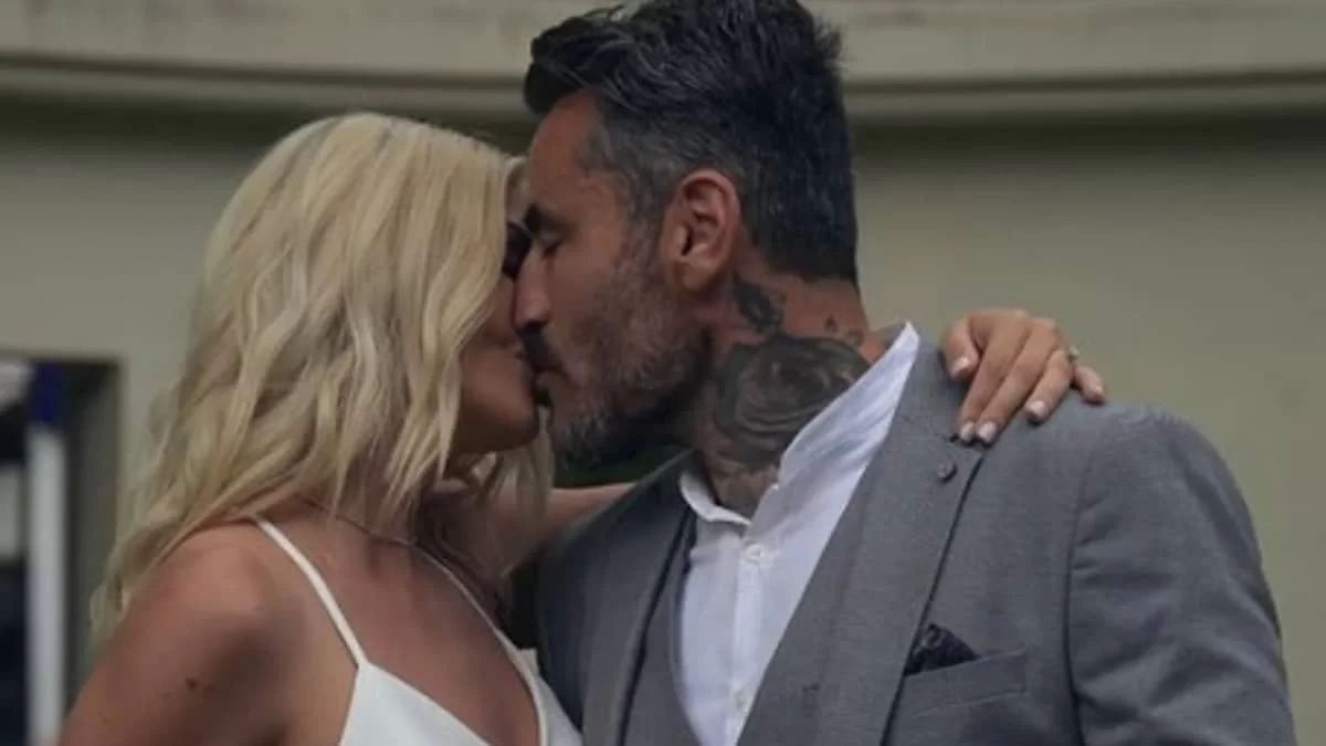 «Προσπαθεί τώρα να με πείσει...» - Οι πρώτες δηλώσεις Μαυρίδη και Καθάργια μετά τον γάμο τους