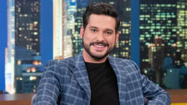 «Μου έλεγαν ότι ο πατέρας μου πλήρωσε...» - Η εξομολόγηση του Φοίβου Παπαδάκη για τα κακεντρεχή σχόλια που δέχθηκε