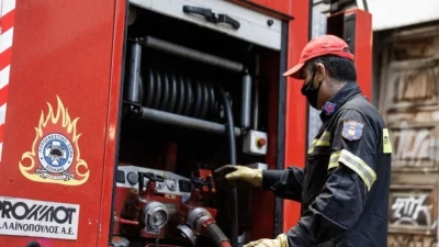 Θεσσαλονίκη: Δύο διασωληνωμένοι από τη φωτιά στο Βιοτεχνικό Επιμελητήριο