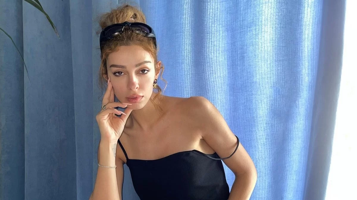 Αναστάτωσε το διαδίκτυο η Ελένη Φουρέιρα - Πόζαρε μόνο με το εσώρουχο και το καλσόν της