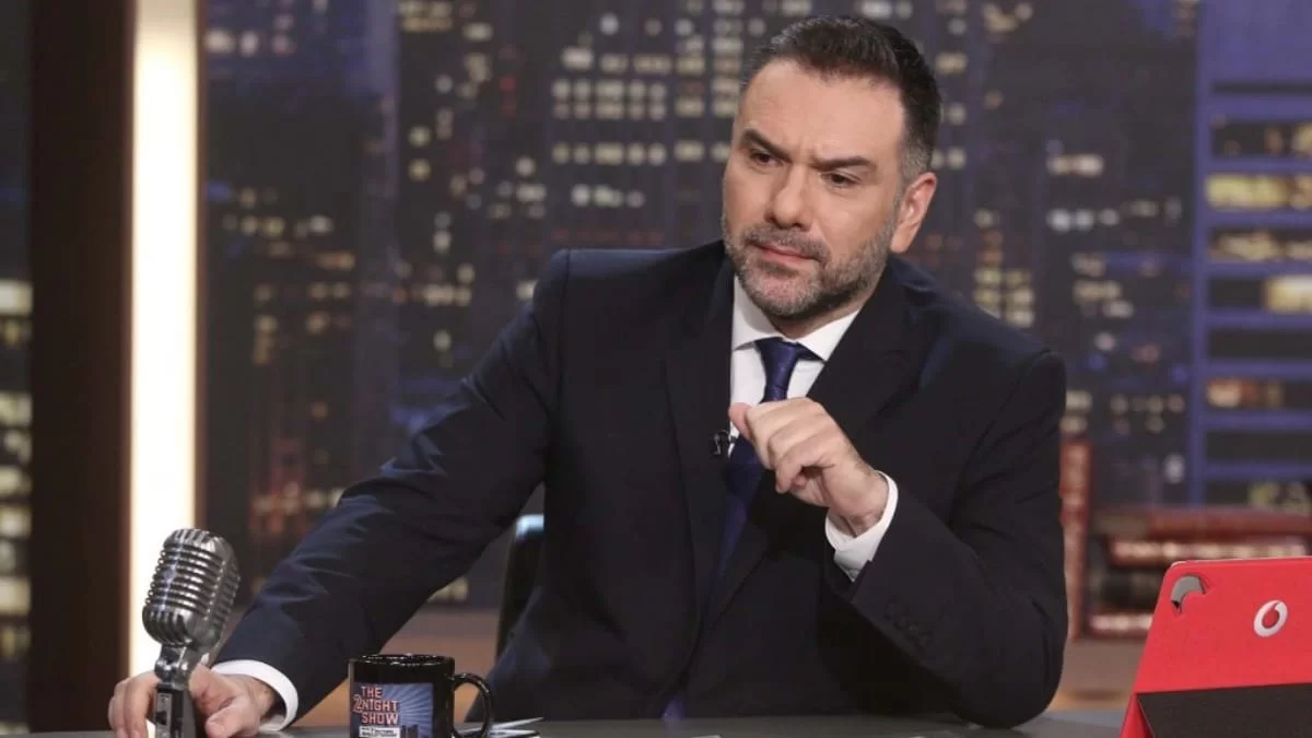 The 2night show: Πώς θα τιμήσει απόψε 10/5 η εκπομπή του Αρναούτογλου την μνήμη του Γκουσγκούνη