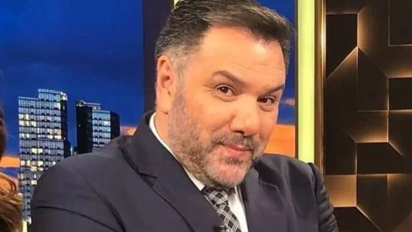 "Έσκασε" η ανακοίνωση για το The 2night Show - Οι αποψινοί 9/5 καλεσμένοι του Γρηγόρη Αρναούτογλου