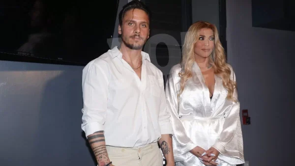 Δεν της άφηνε το χέρι - Παντού μαζί η Αγγελική Ηλιάδη με τον Γρηγόρη Αναστασιάδη