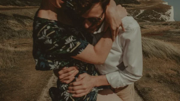 Μόνο για ερωτευμένους: 9 ελληνικά ιδανικά νησιά για σένα και το ταίρι σου