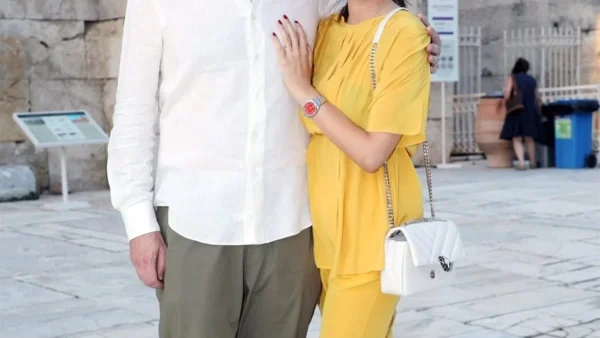 "Έσκασαν" τα ευχάριστα! Πασίγνωστο ζευγάρι της εγχώριας showbiz περιμένει το δεύτερο παιδάκι τους