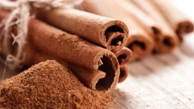 Θα μοσχοβολάει ολόκληρο το σπίτι - Κόψτε ένα πορτοκάλι στη μέση, προσθέστε κανέλα και...