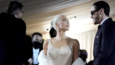 Kim Kardashian: Παραλίγο να χάσει τα μαλλιά της - Το βίντεο από τις 10 ώρες ντεκαπάζ που έκανε