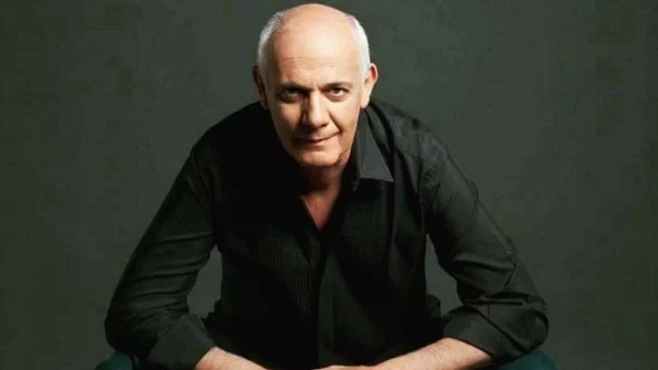 Καμουφλαρισμένος με γυαλιά ηλίου - Η πρώτη δημόσια εμφάνιση του Κιμούλη μετά την καταγγελία της Δούκα