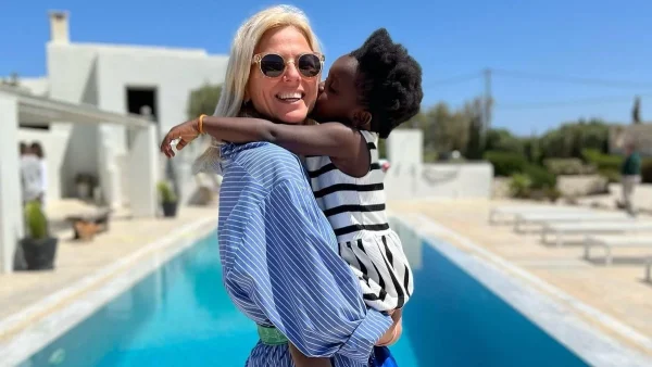 «Η δική μου ιστορία μητρότητας δεν...» - Η συγκινητική φωτογραφία της Κοντοβά με την μικρή Ada