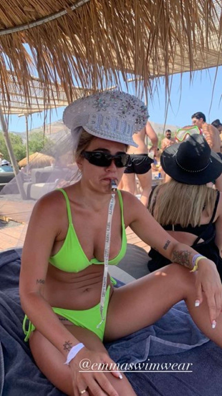 Κόνι Μεταξά - Bachelor Party