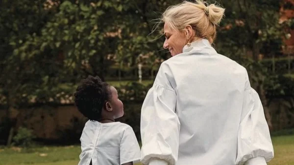 Απόδραση στη θάλασσα για την Χριστίνα Κοντοβά και την κόρη της, Ada - Οι αναρτήσεις στο instagram