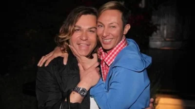 Τα έλεγαν στο πόδι, σε ένα πεζοδρόμιο - Ο φακός ''τσάκωσε'' τον Σαμαρά με τον Βασίλειο Κωστέτσο