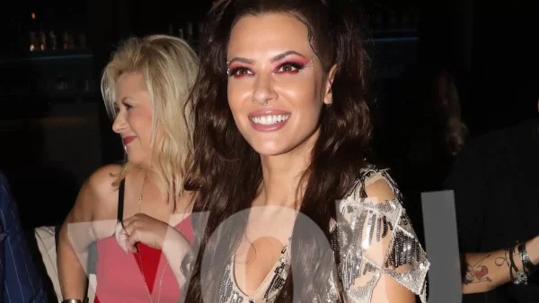 Έσκασε πριν λίγο - Η ανακοίνωση της Λάουρα Νάργες στον 5ο μήνα της εγκυμοσύνης της