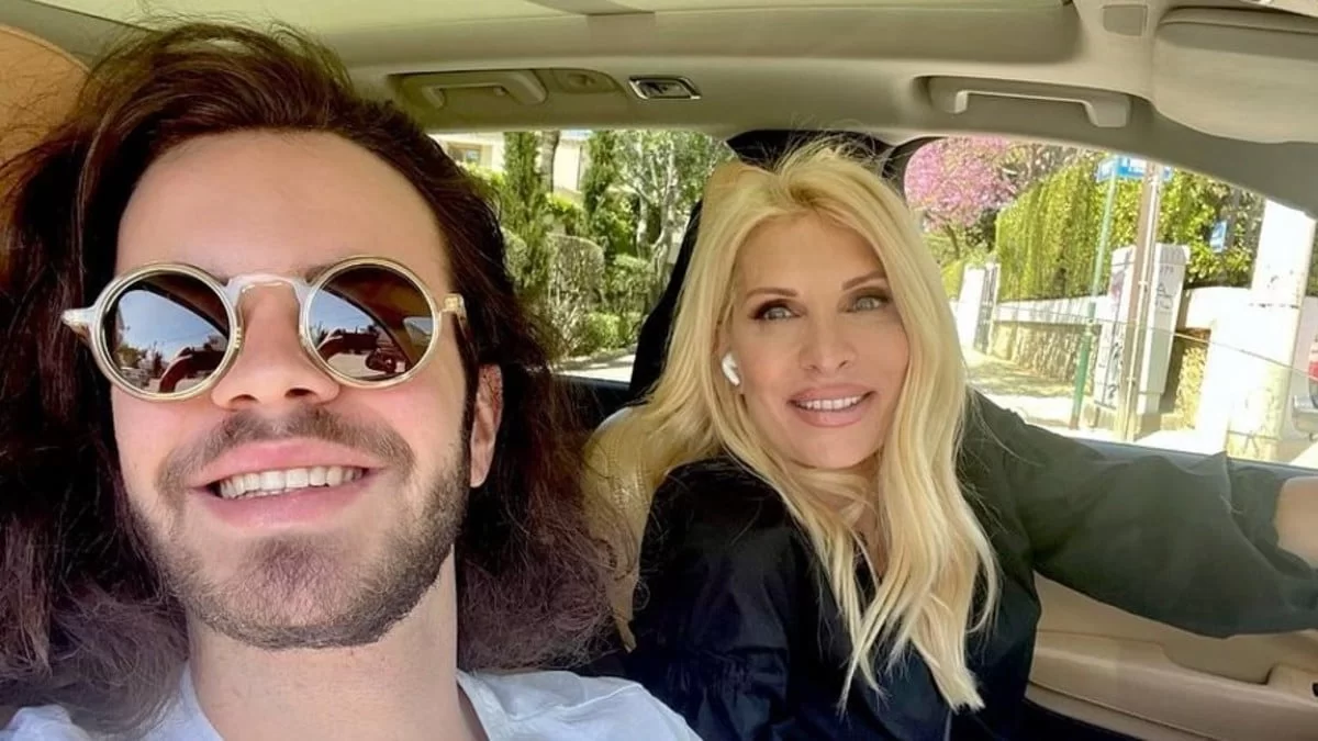 Στο πλατό της Ελένης Μενεγάκη ο Άγγελος Λάτσιος -  «Σε αγαπώ»