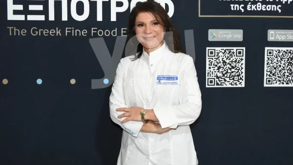 Σπάνιες φωτογραφίες της Αργυρώς Μπαρμπαρίγου με μαγιό - Χωρίς ρετούς στην παραλία με την Σάσα Σταμάτη