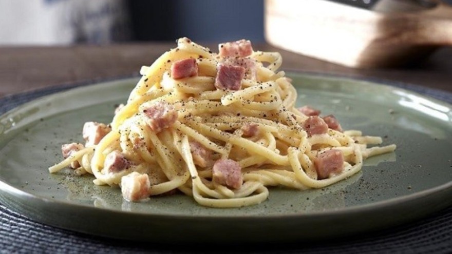 Πεντανόστιμη αυθεντική καρμπονάρα από την Αργυρώ Μπαρμπαρίγου