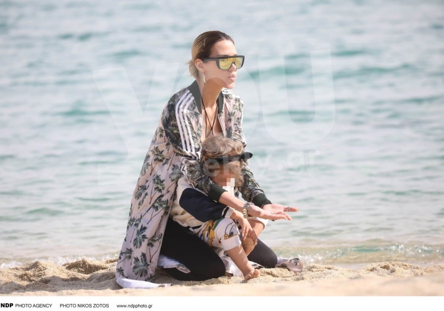 Αποκλειστική φωτογραφία της Σάσας Μπάστα μαζί με την κόρη της