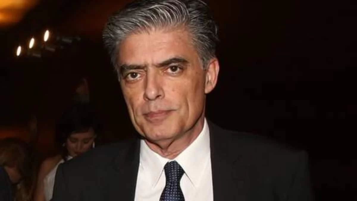 Με τελείως διαφορετικά μαλλιά - Αγνώριστος ο Νίκος Ευαγγελάτος στα νιάτα του