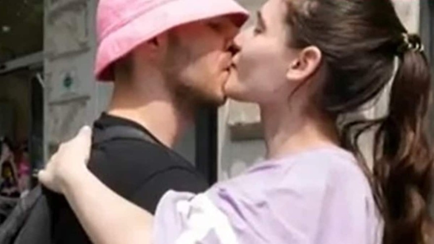 Ο Ουκρανός νικητής φεύγει για το μέτωπο του πολέμου