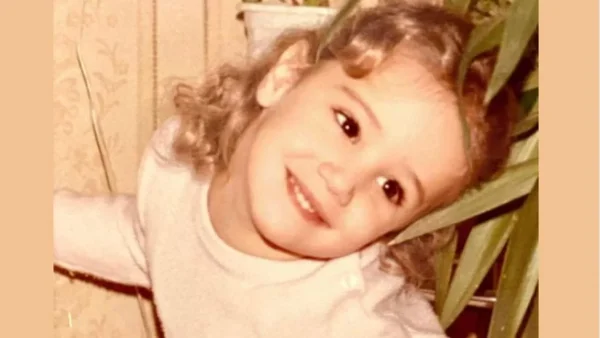 Σήμερα είναι κούκλα και φουλ ερωτευμένη - Γνωστή παρουσιάστρια το κοριτσάκι της φωτογραφίας