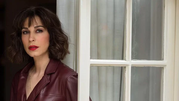 Πουκαμισάτοι  περπατούσαν στο δρόμο - Η Παπουτσάκη καμαρώνει τον άντρα με τους γιους της