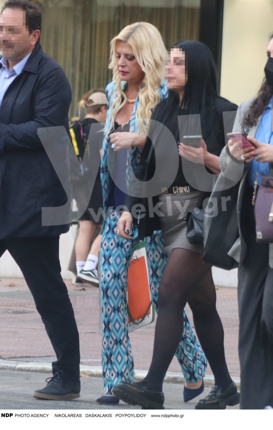 Μαρίνα Πατούλη εμπριμέ σακάκι