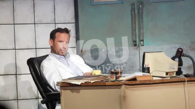 Στις Κάννες ο Γιώργος Πυρπασόπουλος - Το αυστηρό look με το μαύρο σμόκιν κοστούμι στο κόκκινο χαλί