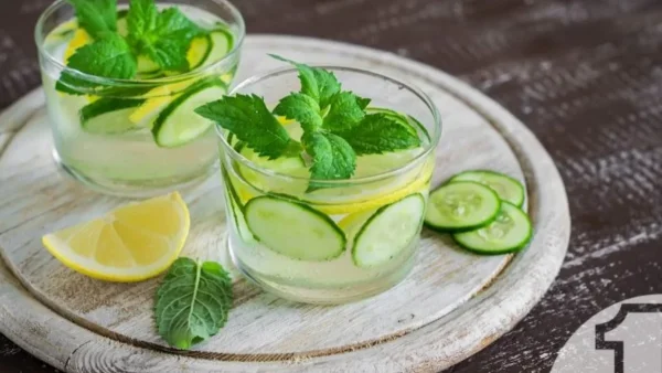 Θα "ξεφουσκώσετε" μέσα σε λίγες μέρες - Θαυματουργό σπιτικό ρόφημα με αγγούρι, μέντα και...