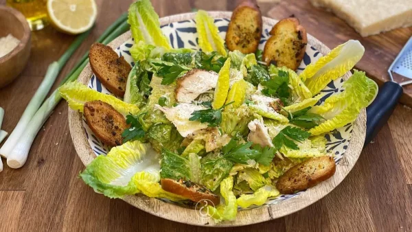 Νόστιμη σπιτική σαλάτα του Καίσαρα από την Αργυρώ - Για να μην την παραγγέλνετε απ' έξω