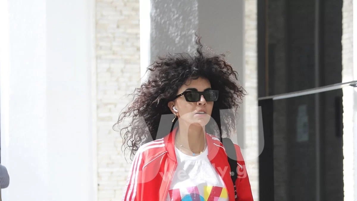 Με χαλαρή και cool εμφάνιση στο κέντρο της Αθήνας - Η Μαρία Σολωμού βγήκε βόλτα στο Κολωνάκι