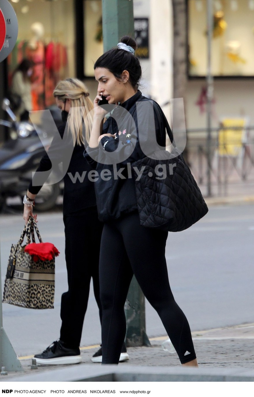 Η Τόνια Σωτηροπούλου ντυμένη στα μαύρα