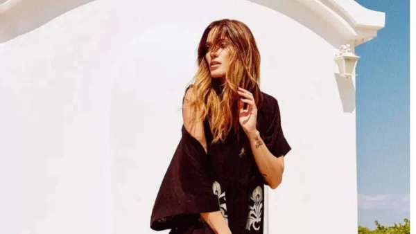 Η εντυπωσιακή εμφάνιση της Μαίρης Συνατσάκη που θυμίζει διάσημη τραγουδίστρια - Η φωτογραφία στο Instagram