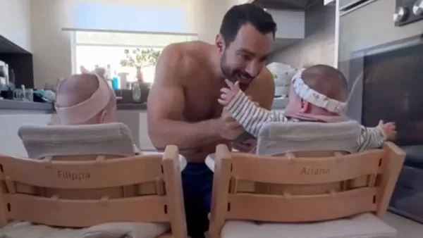 Ξελογιάστηκε ο Τανιμανίδης με τις κόρες του - Τα τρυφερά παιχνίδια με τα δίδυμα