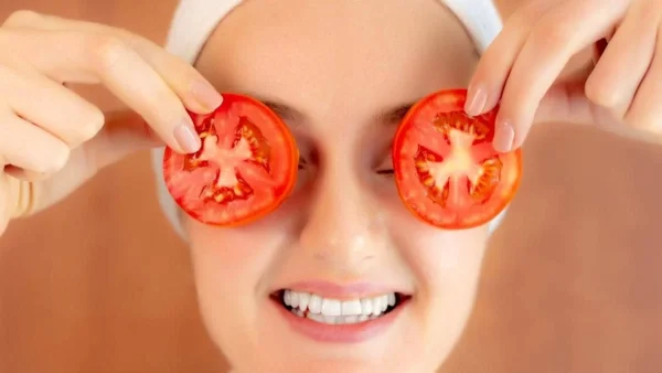 Σπιτική μάσκα προσώπου με ντομάτα - Πως να εξαφανίσετε τα εγκαύματα του ήλιου χωρίς λεφτά