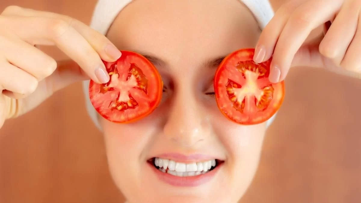 Σπιτική μάσκα προσώπου με ντομάτα - Πως να εξαφανίσετε τα εγκαύματα του ήλιου χωρίς λεφτά
