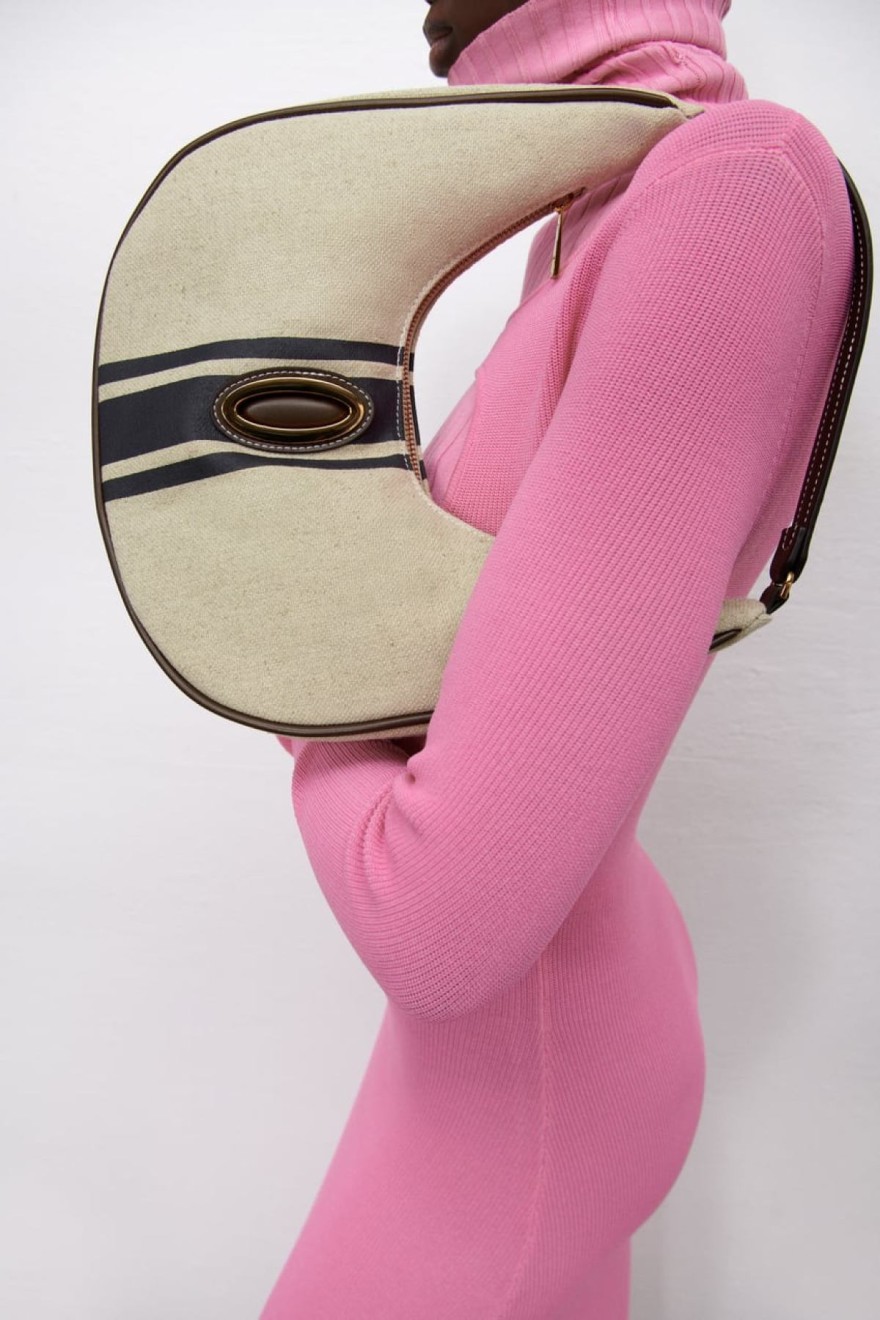 Zara τσάντα ώμου 19,99 ευρώ 