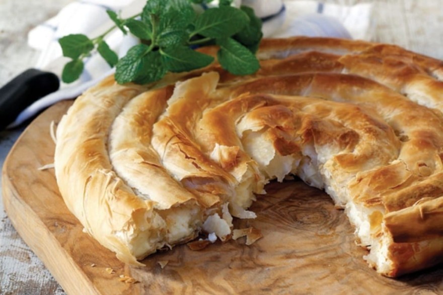 Τυρόπιτα με 4 τυριά από την Αργυρώ Μπαρμπαρίγου