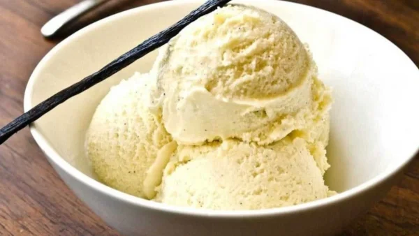 Σκέτη απόλαυση το σπιτικό παγωτό με τρία υλικά από την Αργυρώ Μπαρμπαρίγου