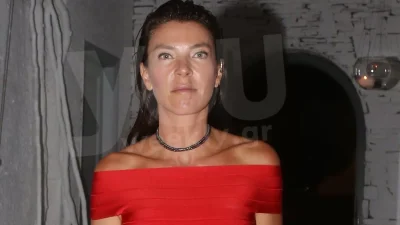 Αποκλειστικές φωτογραφίες της Μαρίνας Βερνίκου με την κούκλα κόρη της, Ντεμίλια στο κέντρο της Αθήνας