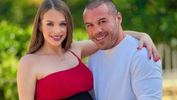 Πλέει σε πελάγη ευτυχίας ο Ζαμπίδης στο πλευρό της αγαπημένης του - Η φωτογραφία μέσα από το μαιευτήριο