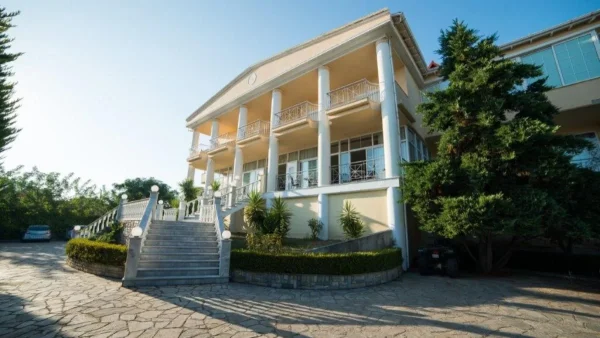 Ένα σύγχρονο, κομψό ξενοδοχείο για ήρεμες και ευχάριστες διακοπές στην πανέμορφη Λήμνο