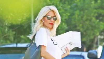 Αποκλειστικές φωτογραφίες: Στο αστυνομικό τμήμα των Μελισσίων η Ελένη Μενεγάκη - Τι συνέβη