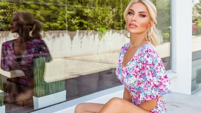 Με κεριά, φυτά και ξύλινες καρέκλες - Το cozy μπαλκόνι της Κατερίνας Καινούργιου στο νέο της σπίτι